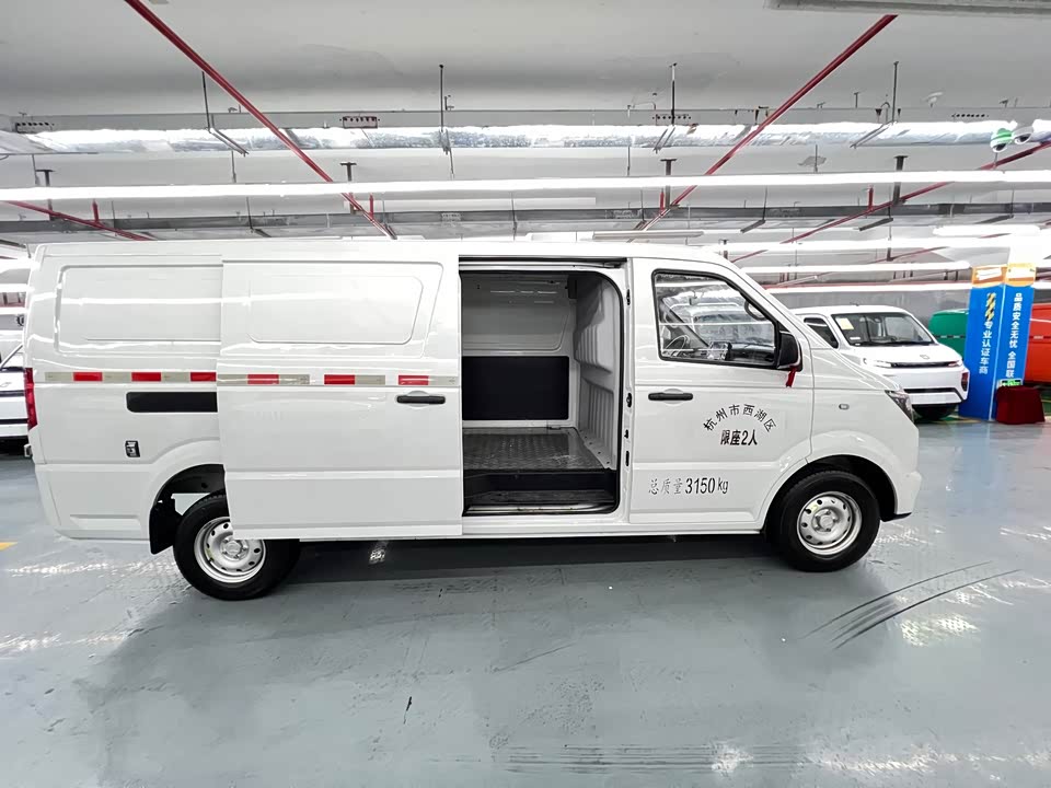Dongfeng Yufeng EM27