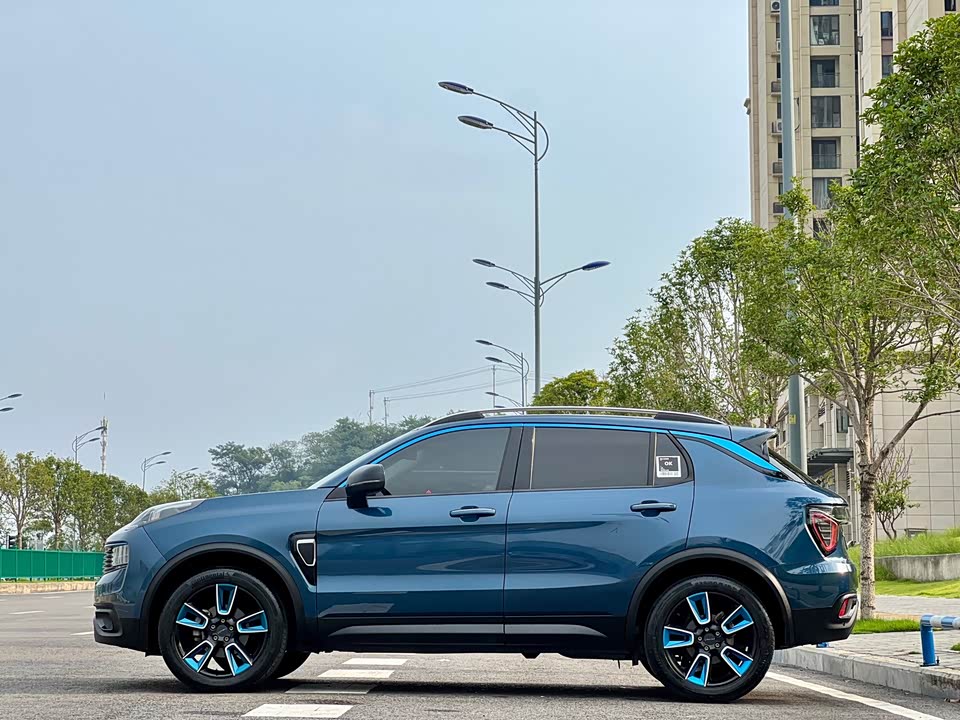 Lynk & Co 01