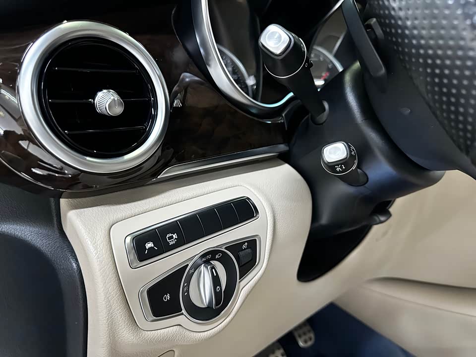 Mercedes-Benz V-class