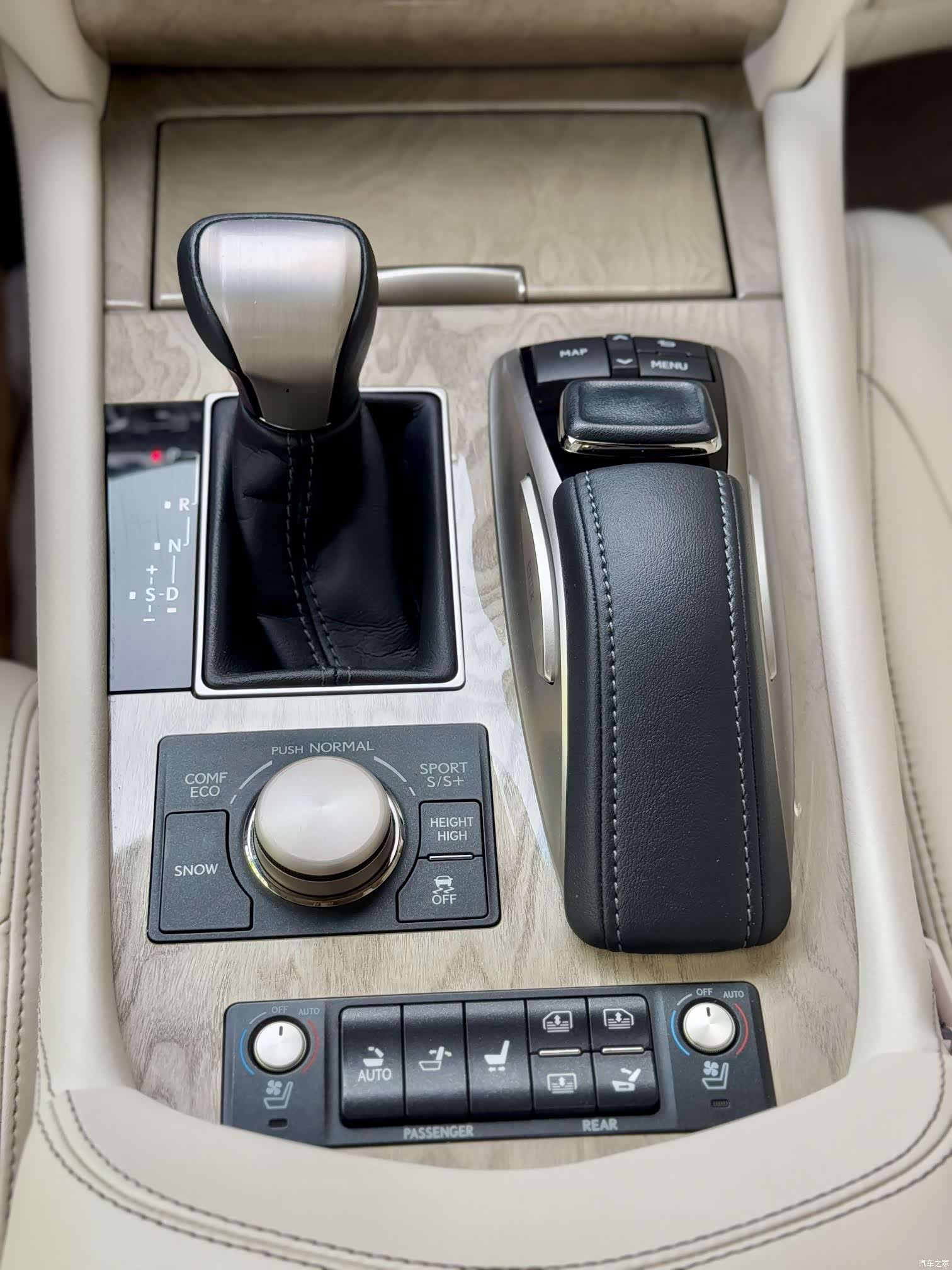 Lexus LS, 2016 21