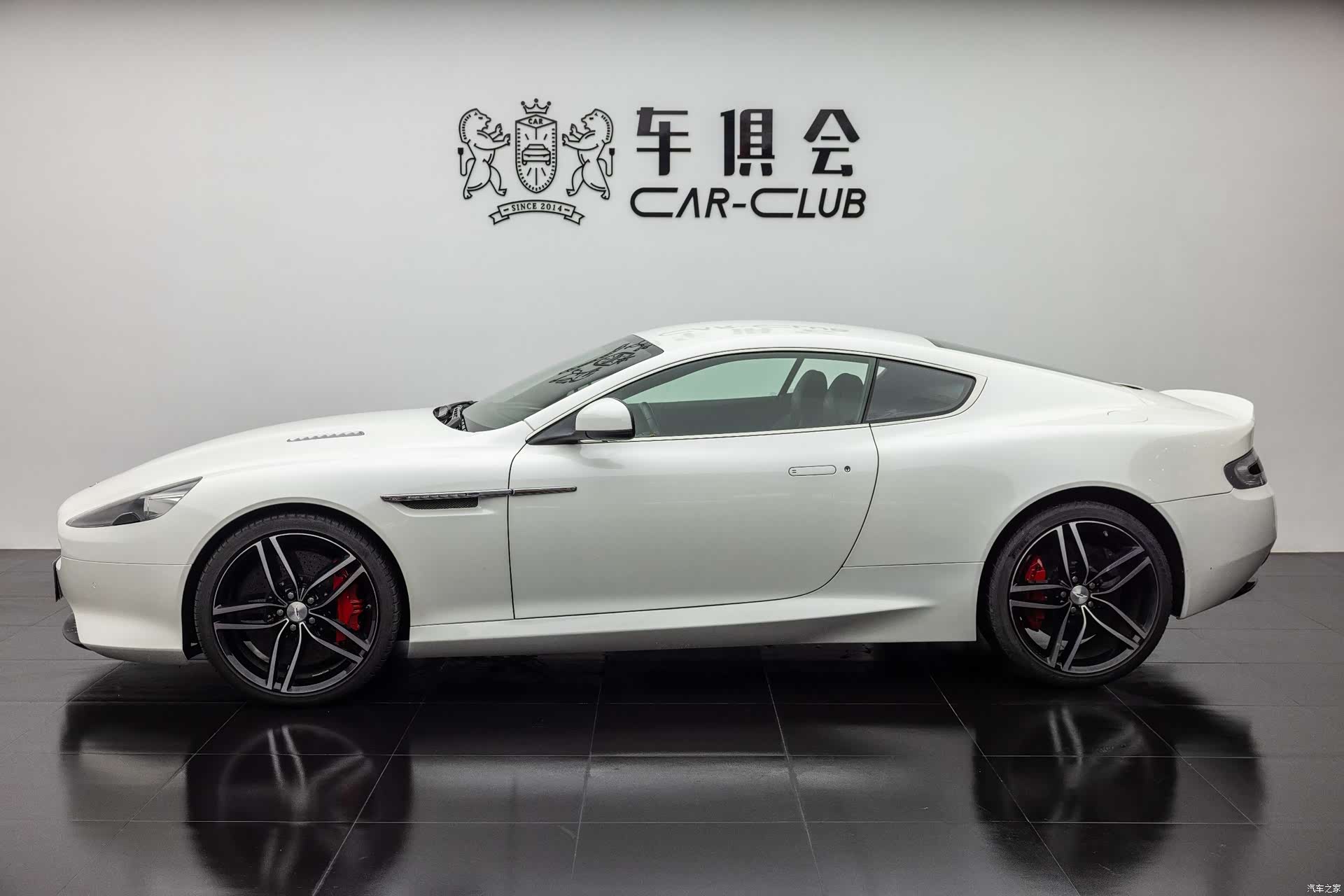 Aston Martin DB9, 2014 8
