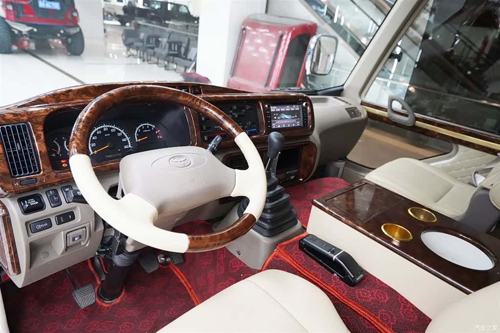 Toyota Coaster, 2018 4