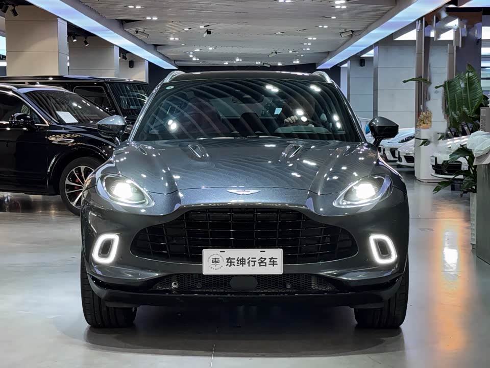 Aston Martin DBX Aston Martin DBX
