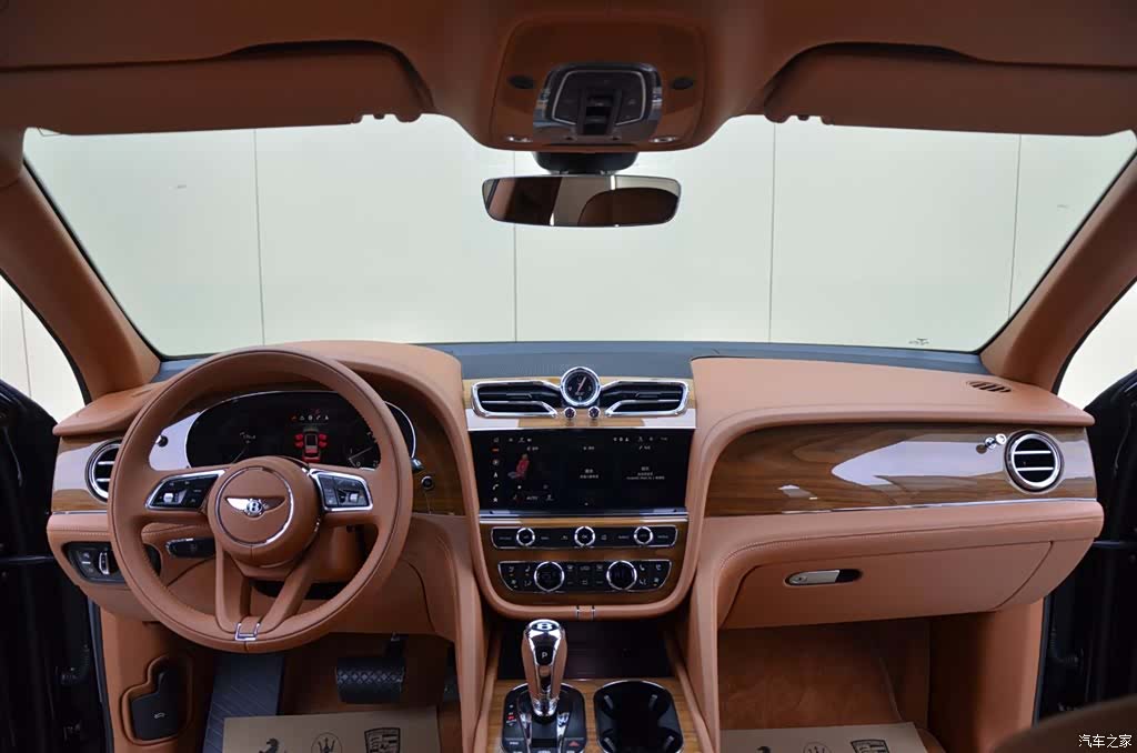 Bentley Bentayga, 2022 15