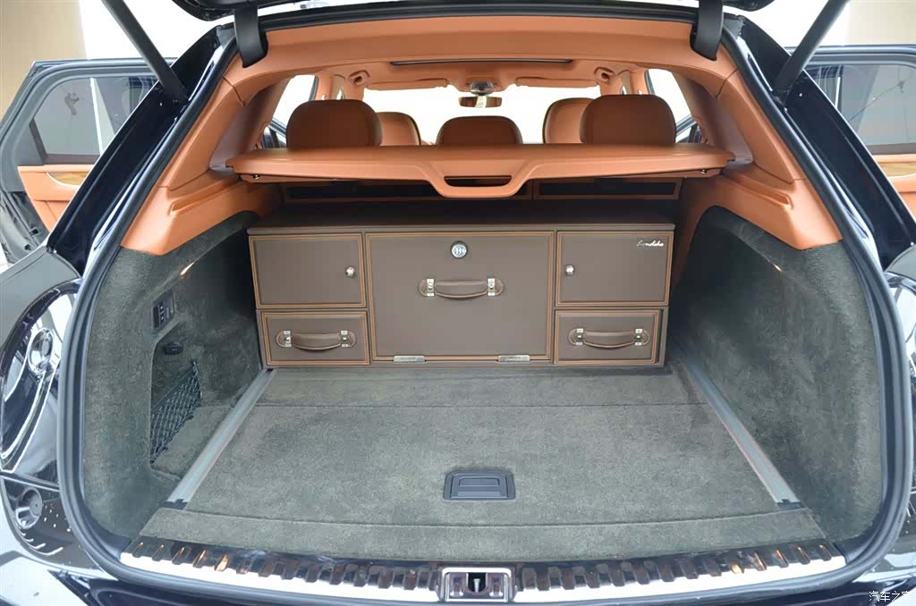 Bentley Bentayga, 2022 16