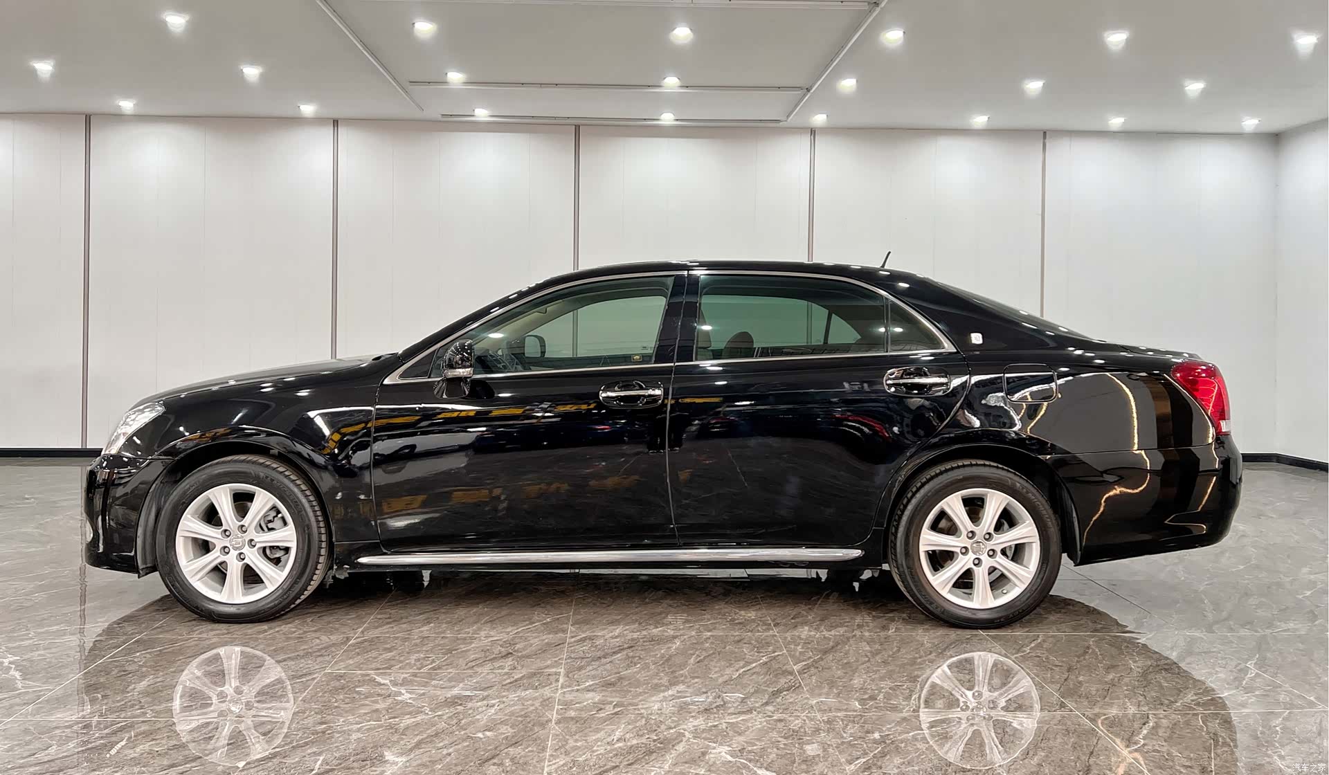 Toyota Crown, 2010 7