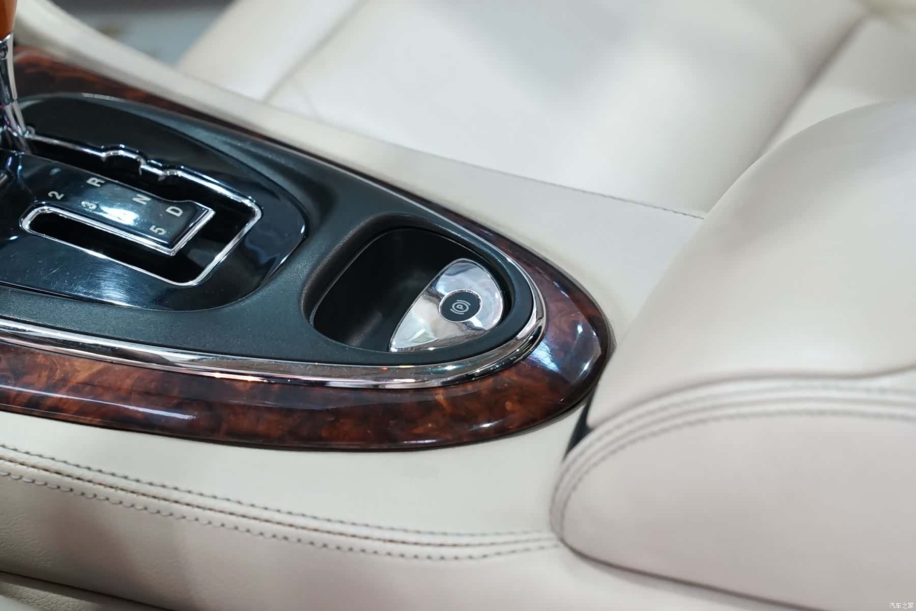 Jaguar XJ, 2004 15