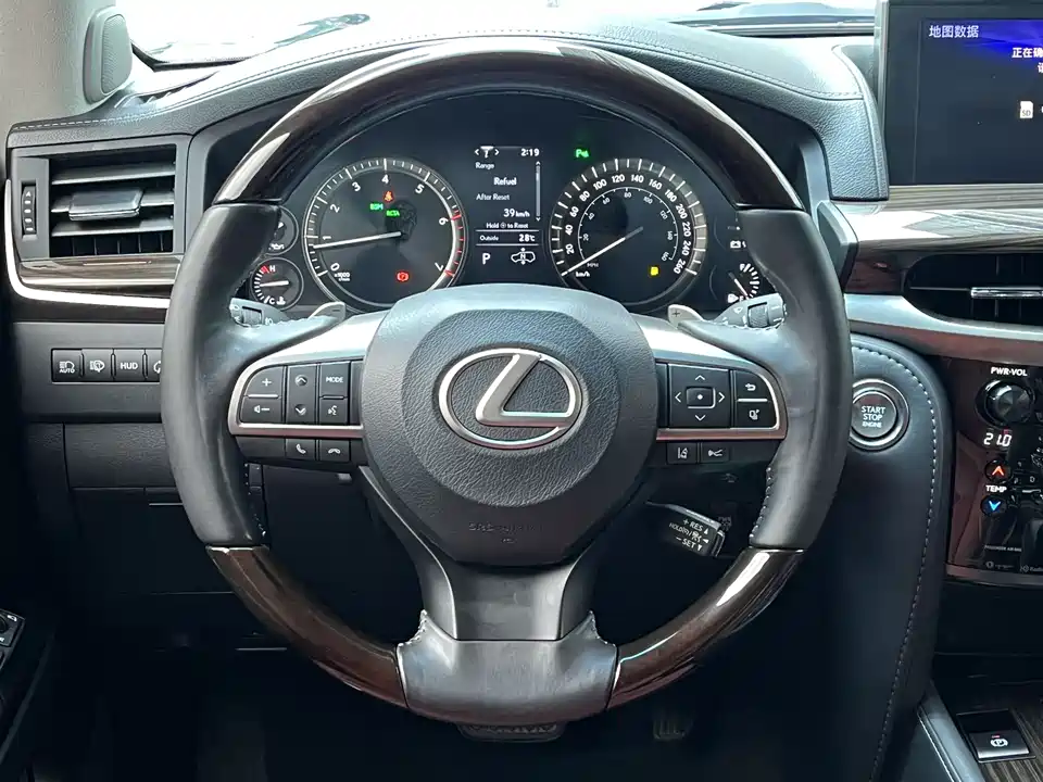 Lexus LX