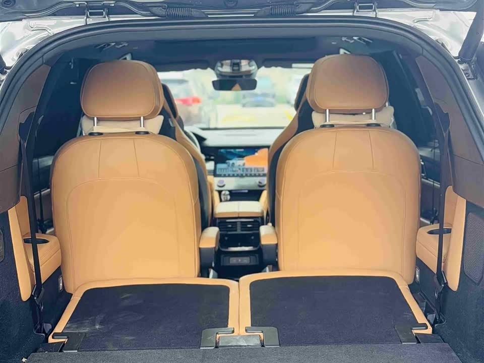 Lynk & Co 09