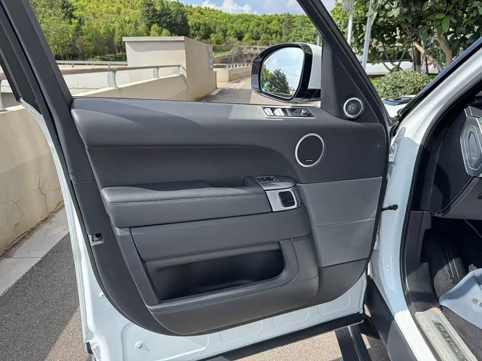 Land Rover Range Rover Sport Land Rover Range Rover Sport