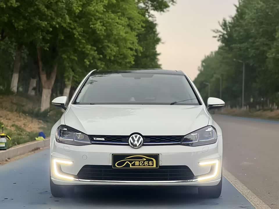 Volkswagen Golf*pure electricity
