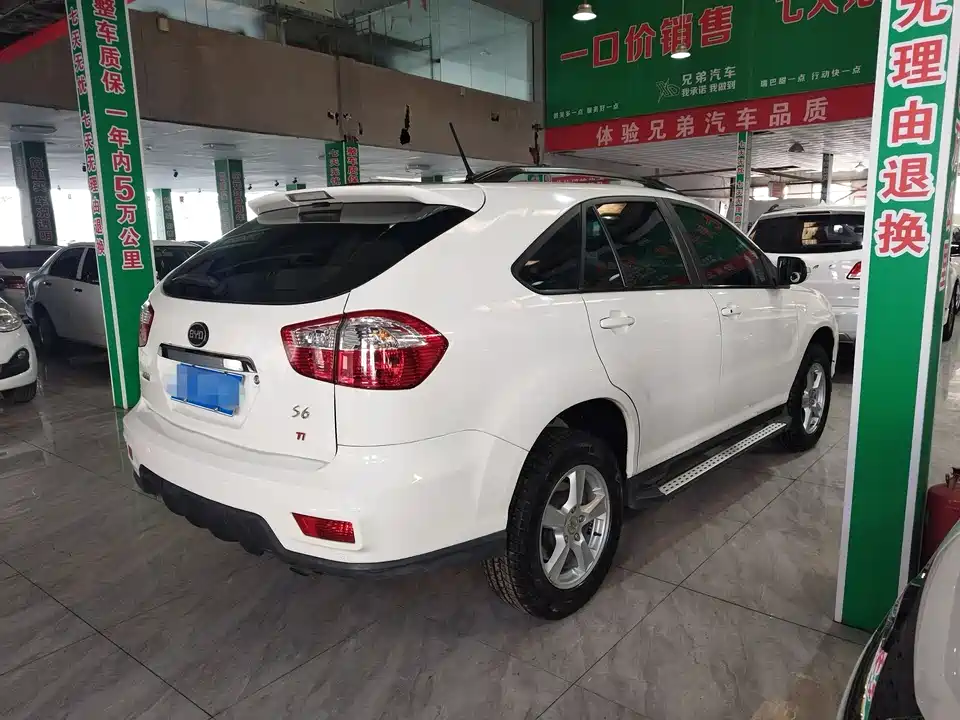 BYD S6