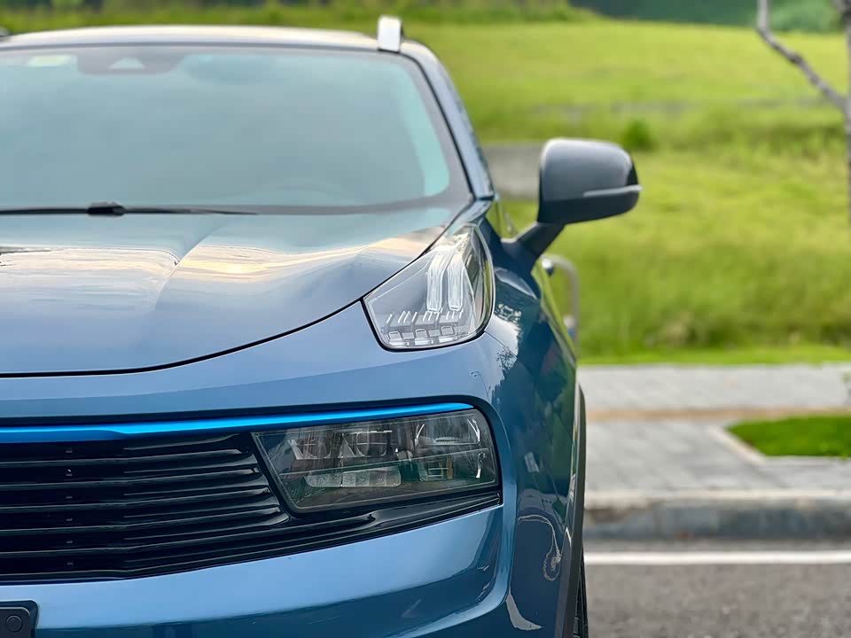 Lynk & Co 01