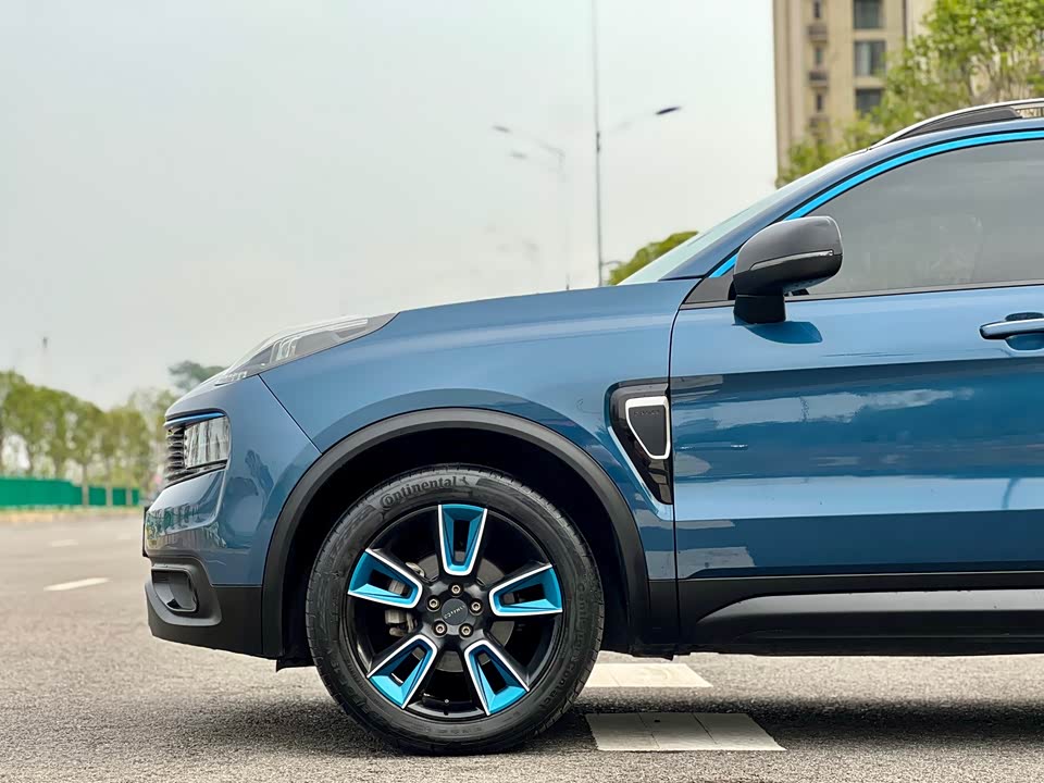 Lynk & Co 01
