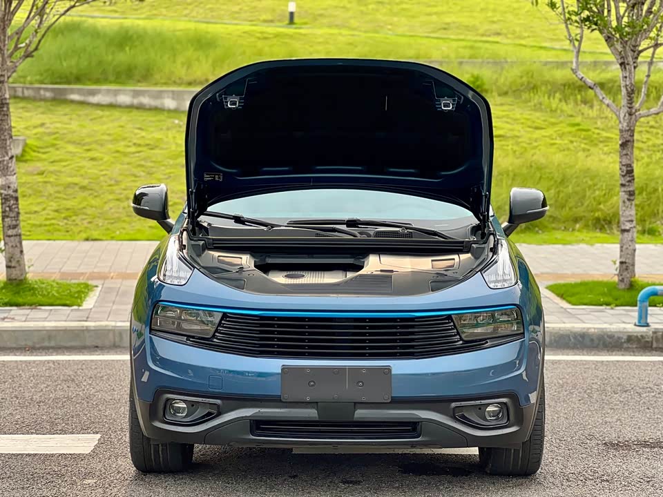 Lynk & Co 01