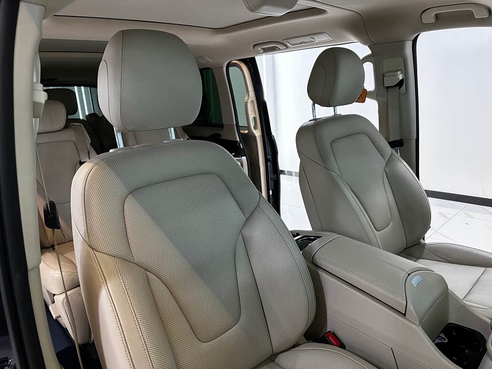 Mercedes-Benz V-class