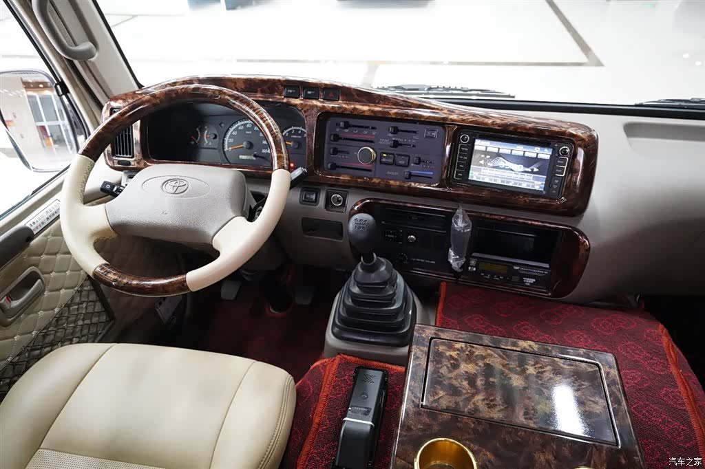 Toyota Coaster, 2018 9