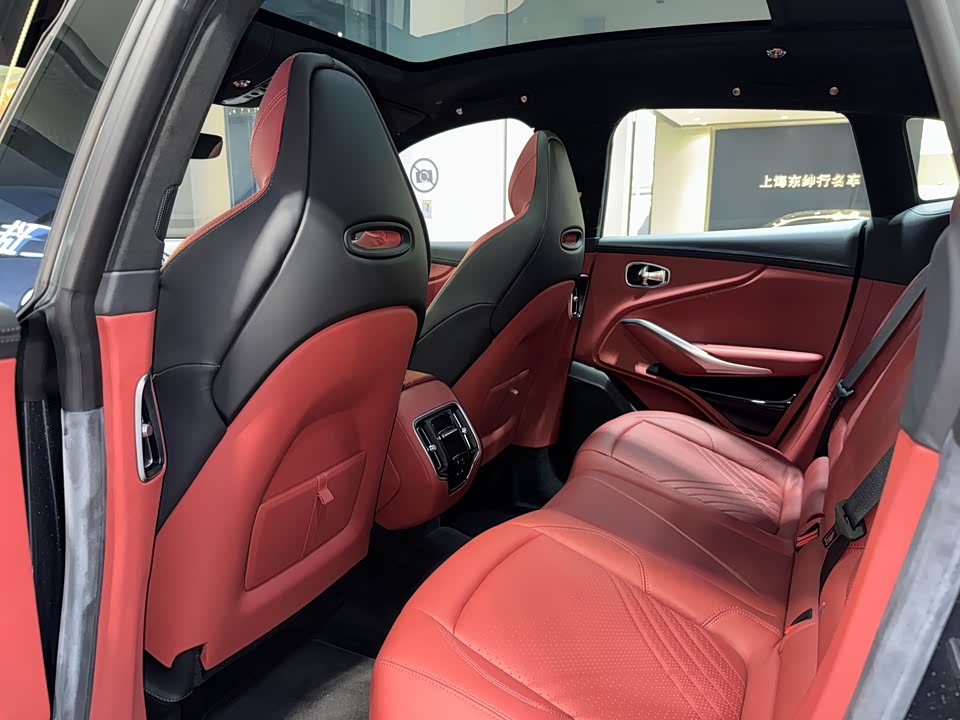 Aston Martin DBX Aston Martin DBX