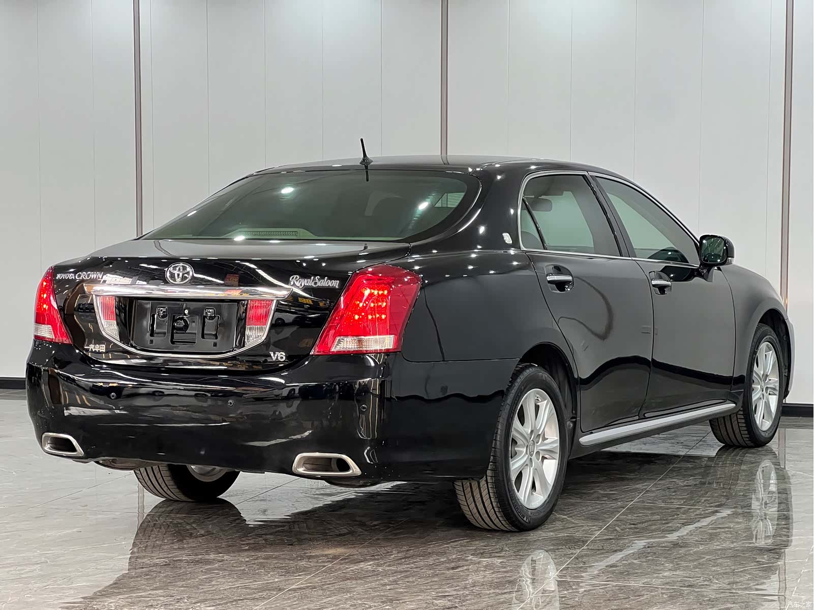 Toyota Crown, 2010 4