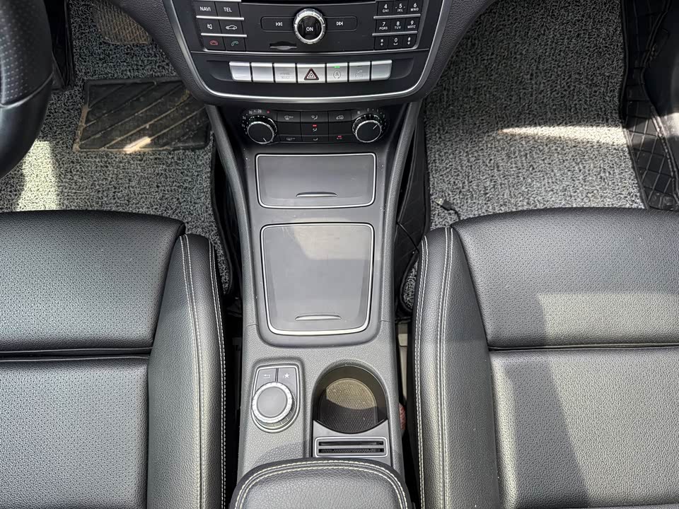 Mercedes-Benz GLA Mercedes-Benz GLA