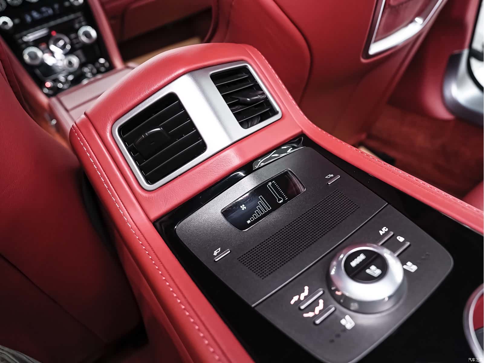 Aston Martin Rapide, 2014 21