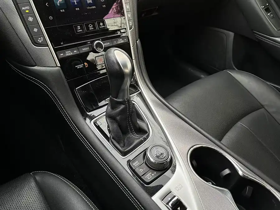 Infiniti Q50L