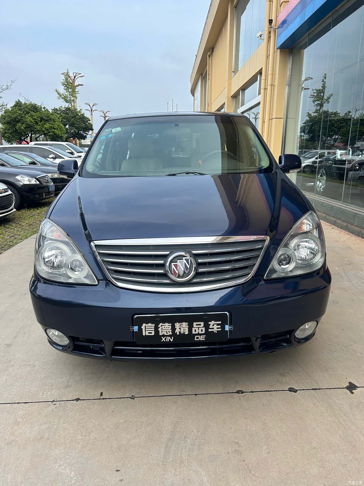 Buick GL8, 2009 1