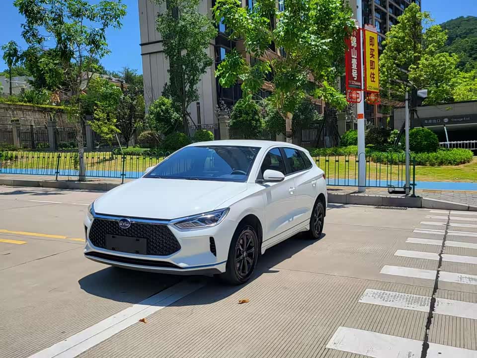 BYD e2