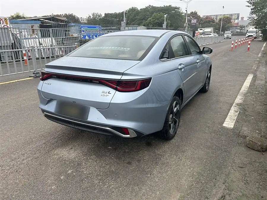 Geely Emgrand L HiP