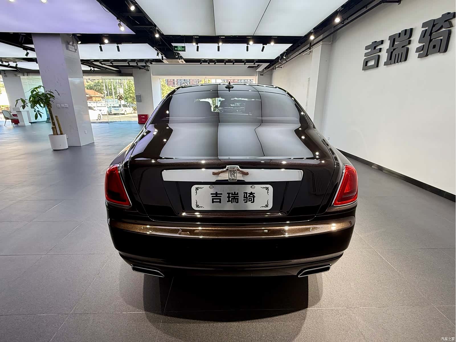 Rolls-Royce Ghost, 2016 все фото