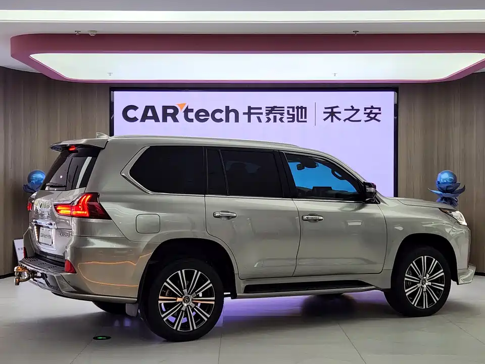 Lexus LX