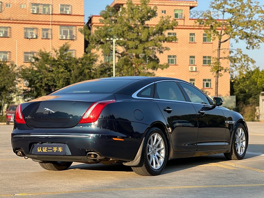 Jaguar XJ