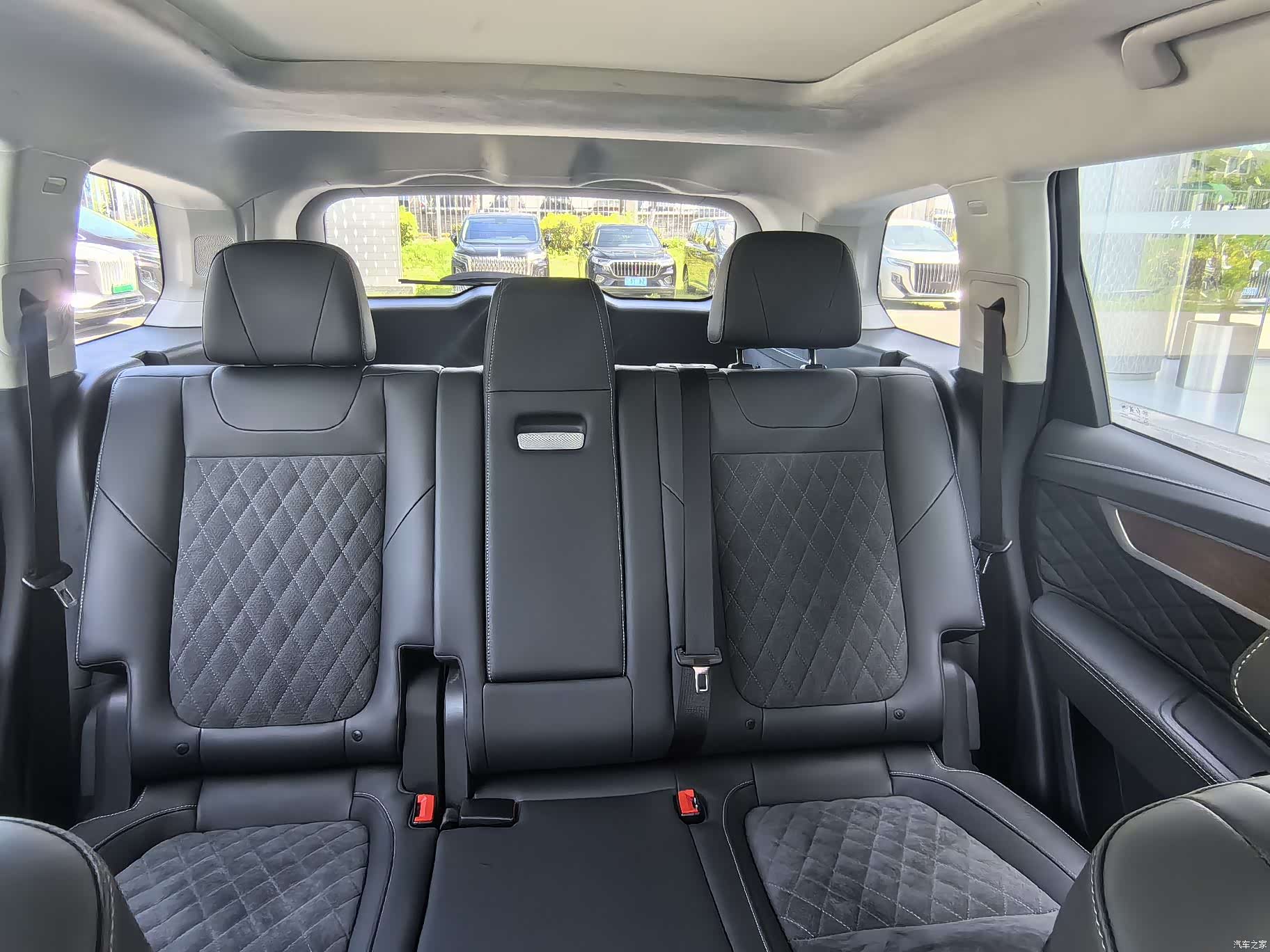 Hongqi HS7, 2022 10