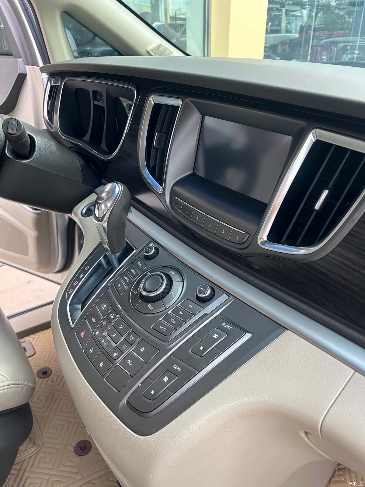 Buick GL8, 2012 11