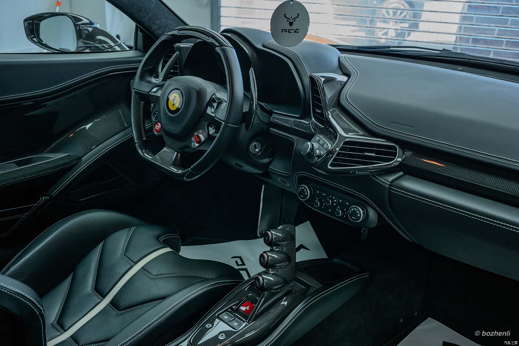 Ferrari 458, 2012 8