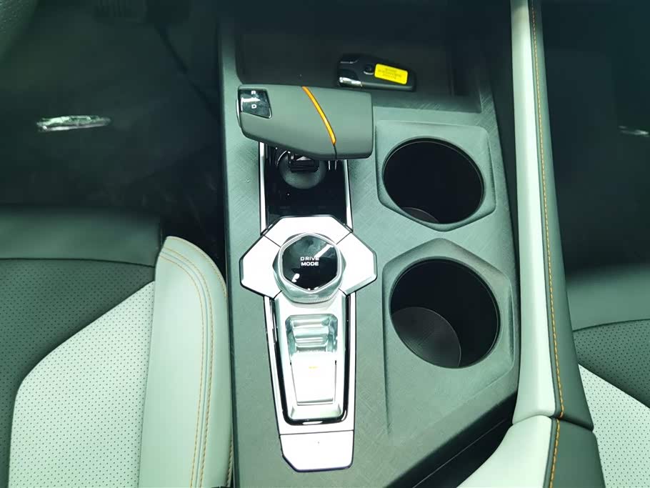 Changan UNI-V Smart iDD Changan UNI-V Smart iDD