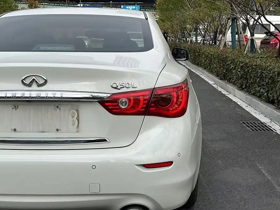 Infiniti Q50L