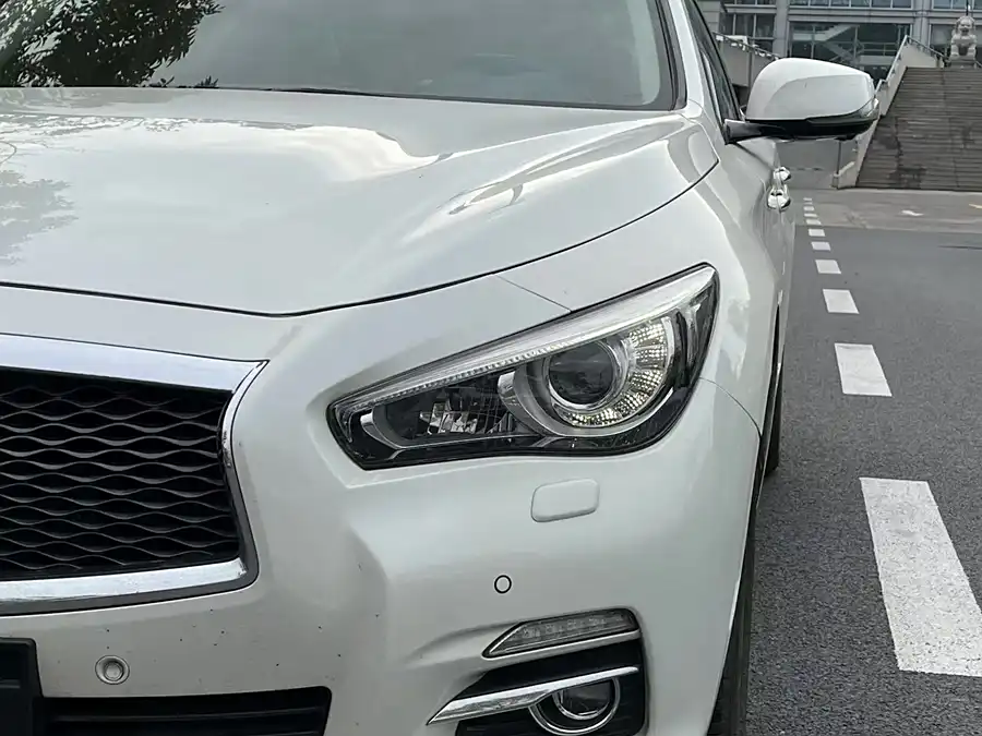 Infiniti Q50L