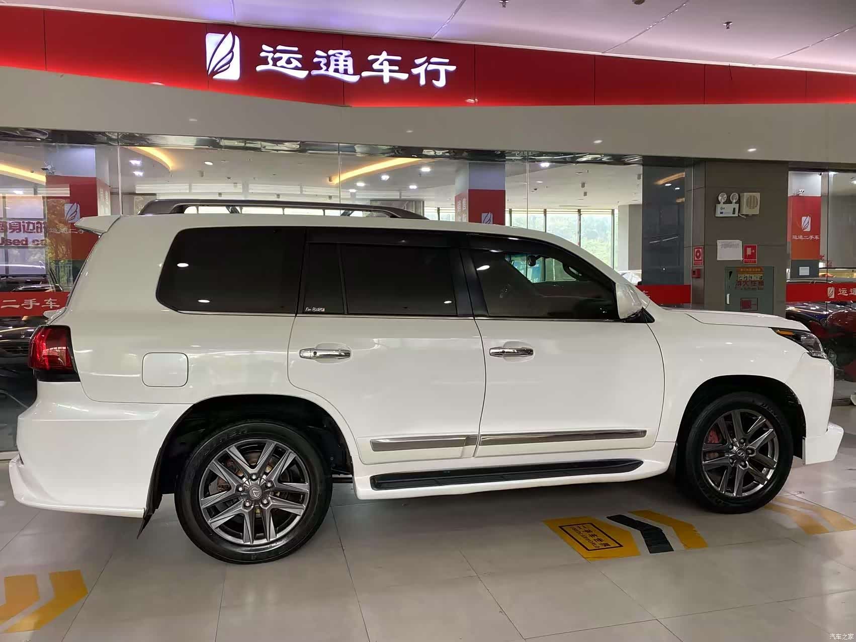 Lexus LX, 2010 3