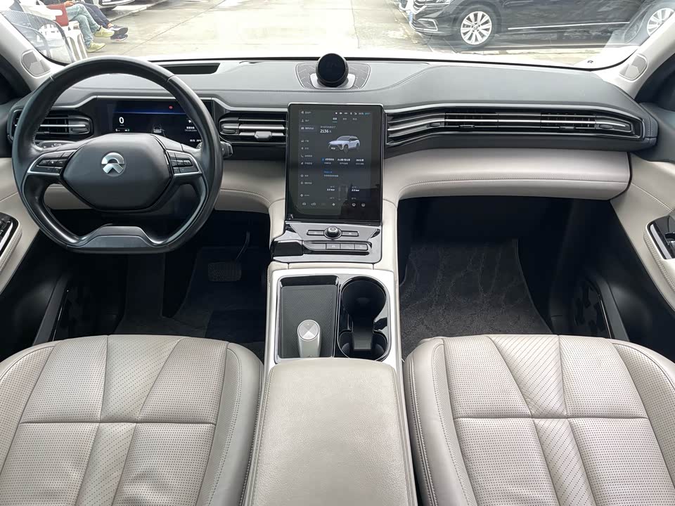 NIO ES8