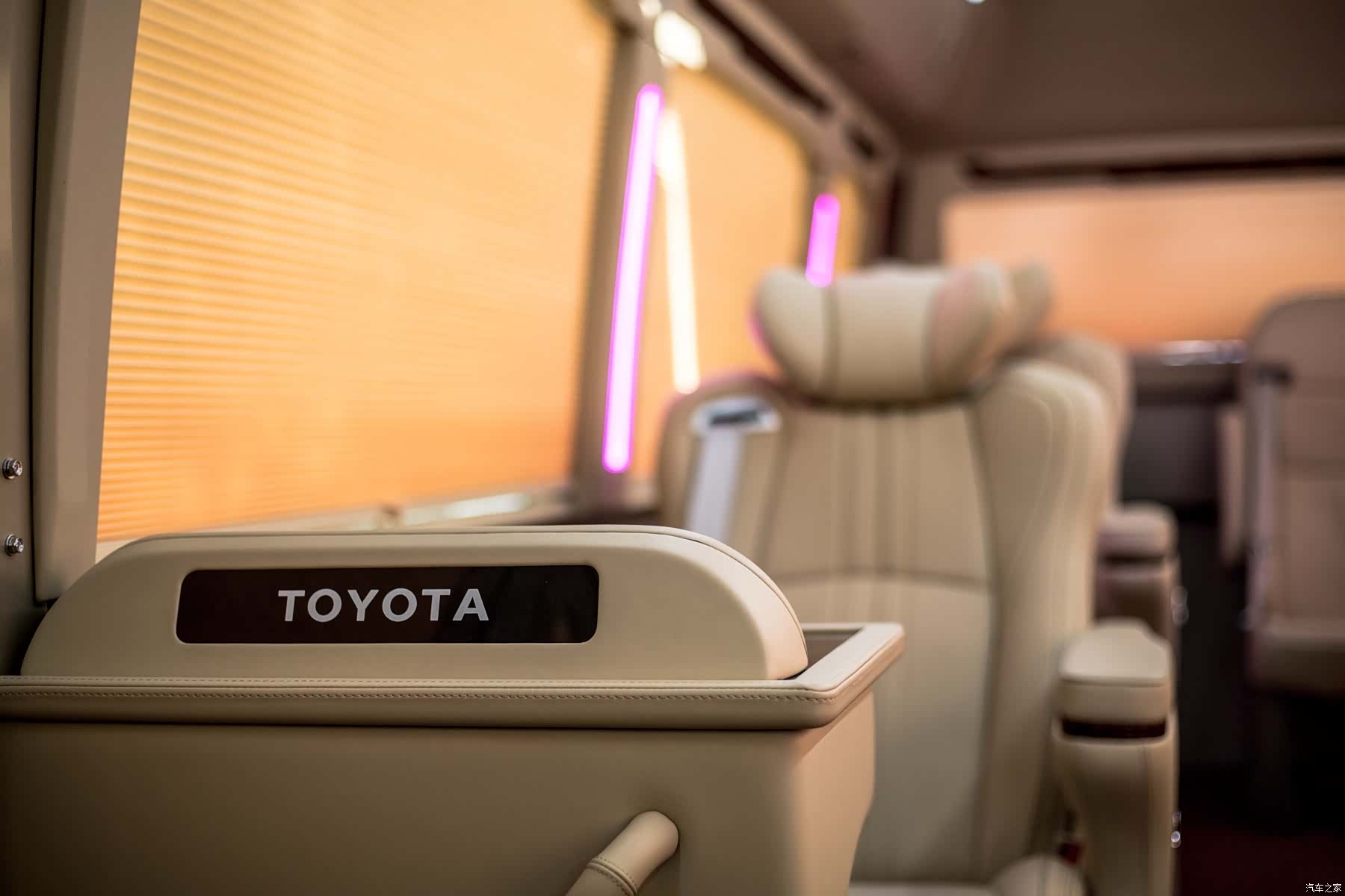 Toyota Coaster, 2020 13