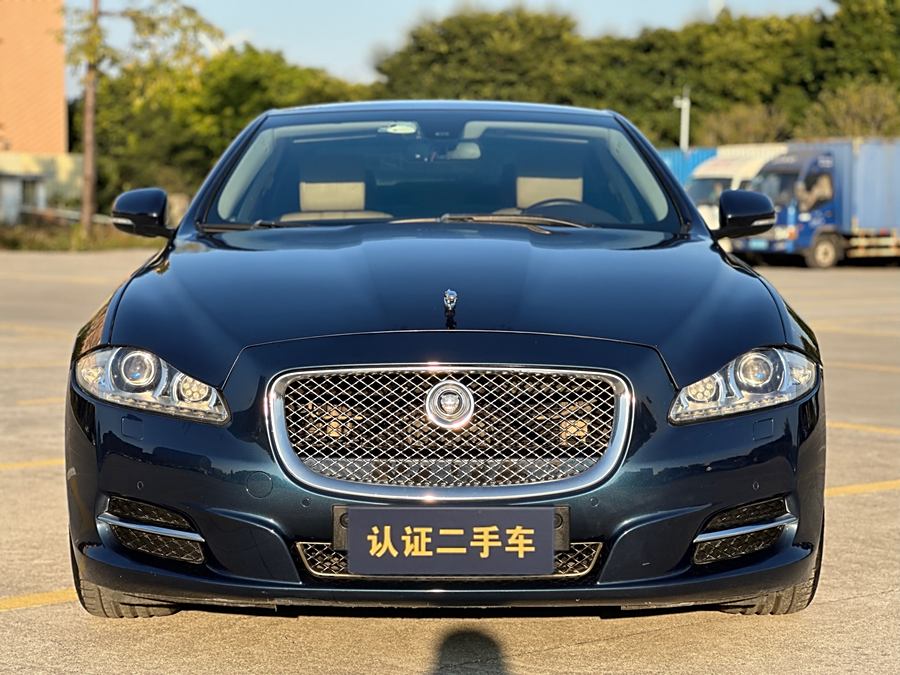 Jaguar XJ