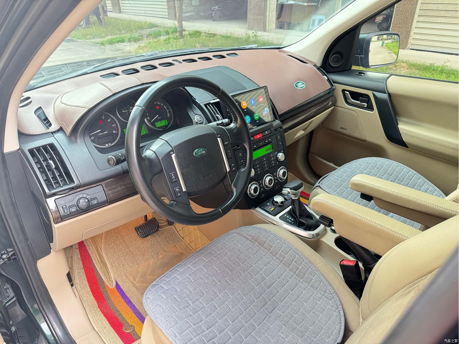 Land Rover i6, 2011 11