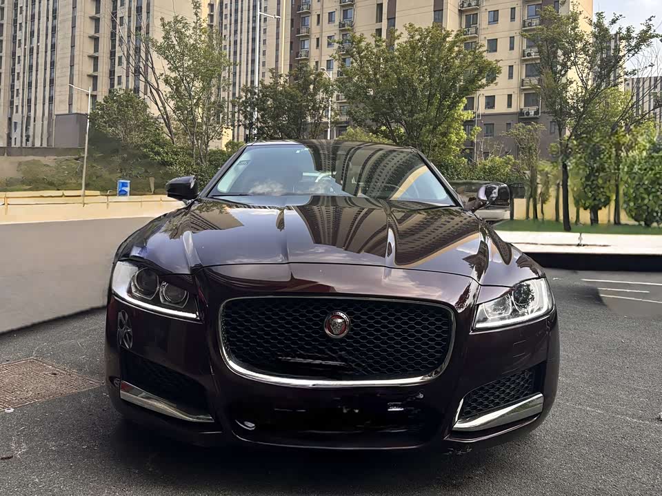 Jaguar XF