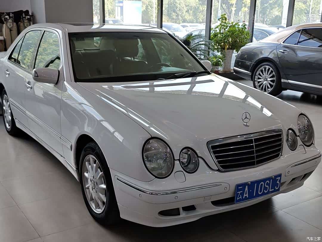 Mercedes-Benz E-Class, 2001 1