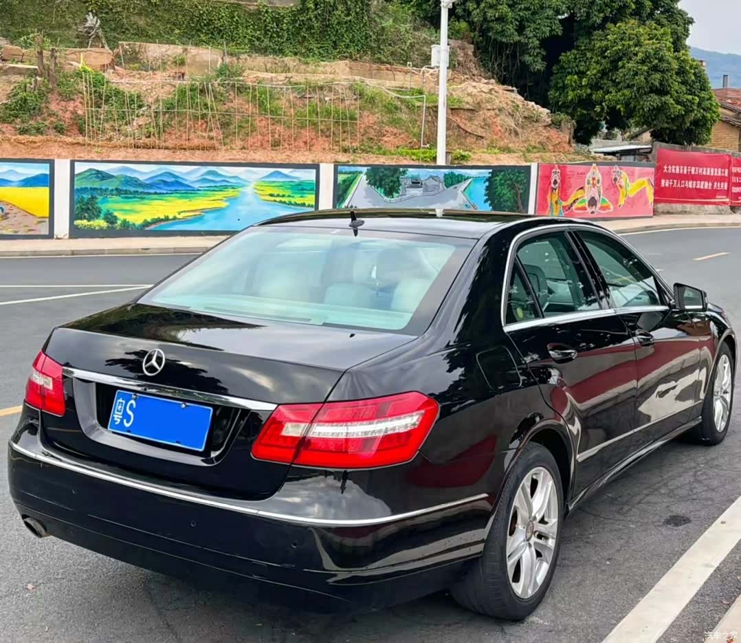 Mercedes-Benz E-Class, 2010 4