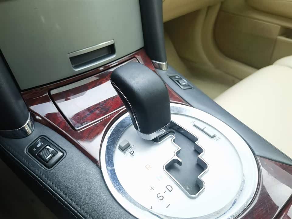 Toyota Reiz