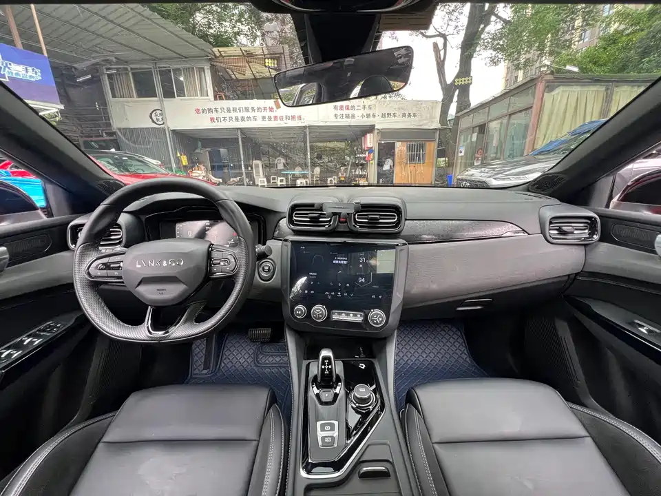 Lynk & Co 03