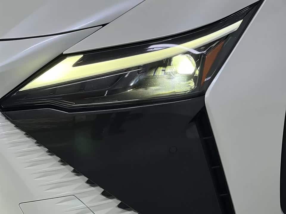 Lexus RZ