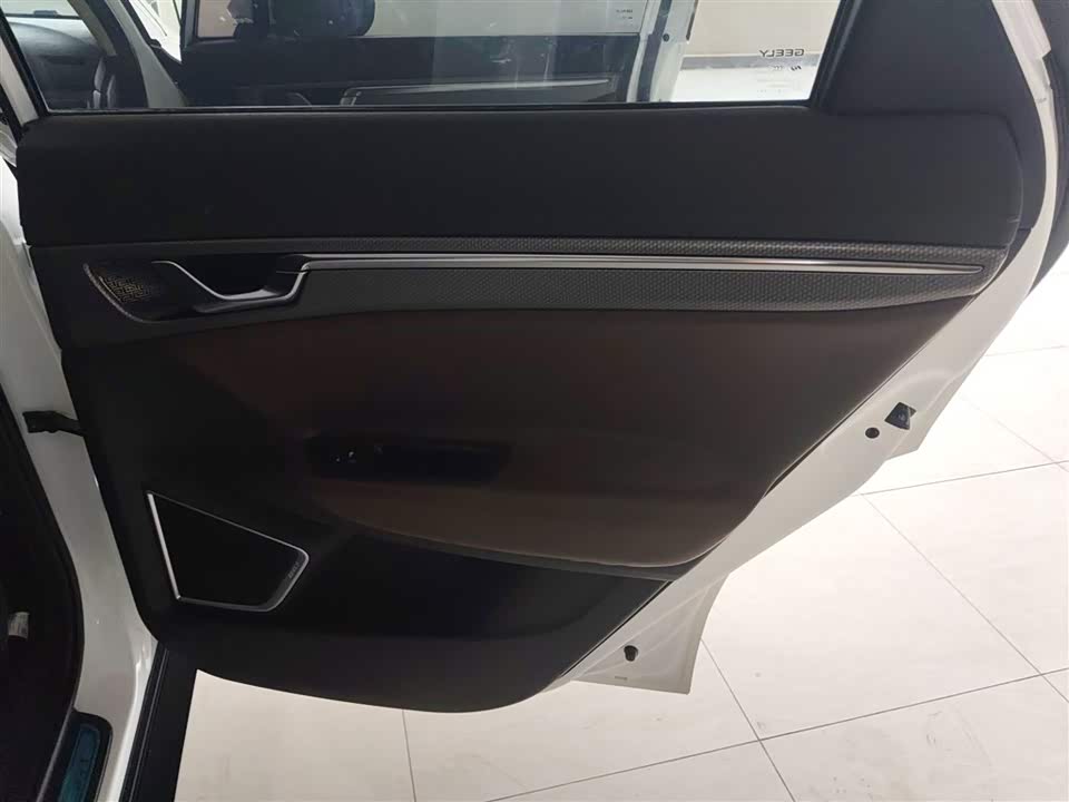 Geely Emgrand GS